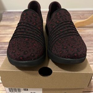 New in box Clarks Adella step slip on sneaker